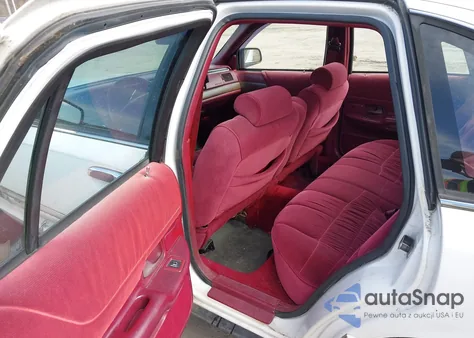 1993 Ford Crown Victoria Lx z USA, uszkodzony, nr VIN 2FACP74W2PX101414